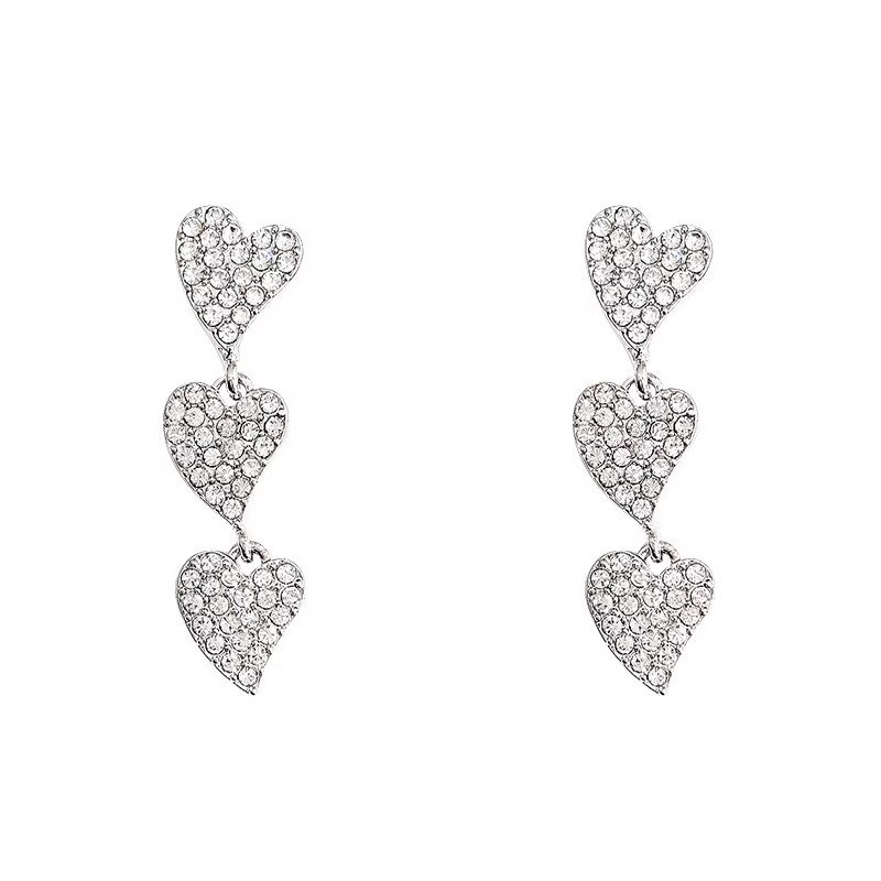 Long, diamond-encrusted, heart-shaped, fringed stud earrings for women's summer are a unique and fashionable design. They exude a sense of light luxury and sophistication, and are versatile earrings Item Picture