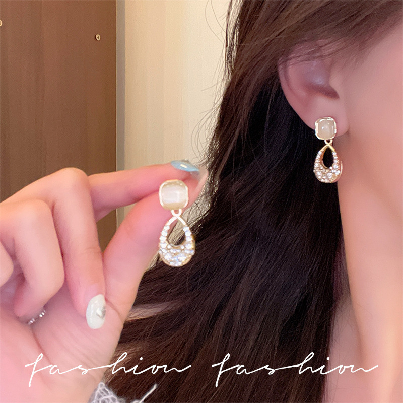 925 Silver needle Full diamond teardrop earrings, a niche design sense, cat's eye stone stud earrings, elegant, versatile and fashionable short earrings full figure
