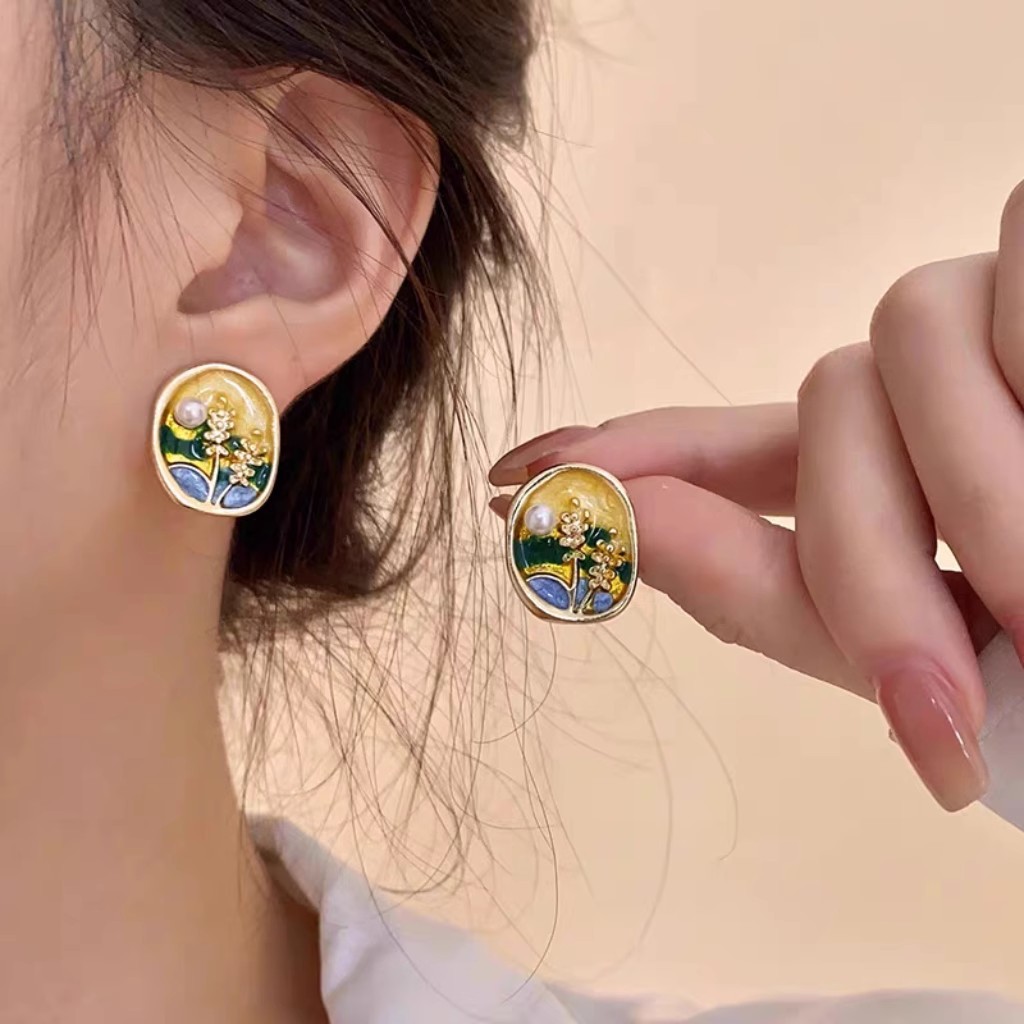 Oil painting vintage earrings, French retro beaded, fashionable and high-end, floral temperament, niche stud earrings, artistic and unique earrings full figure