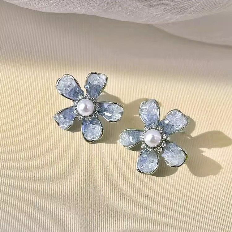 Cool blue gradient flower pearl stud earrings, ins trendy, niche and high-end style earrings, women's light luxury unique earrings details Picture