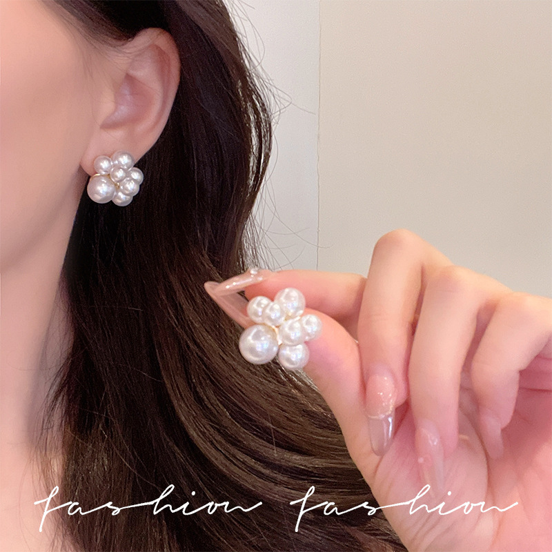 Korean elegant and exaggerated pearl stud earrings, French and Hong Kong-style classic earrings, versatile flower earrings details Picture