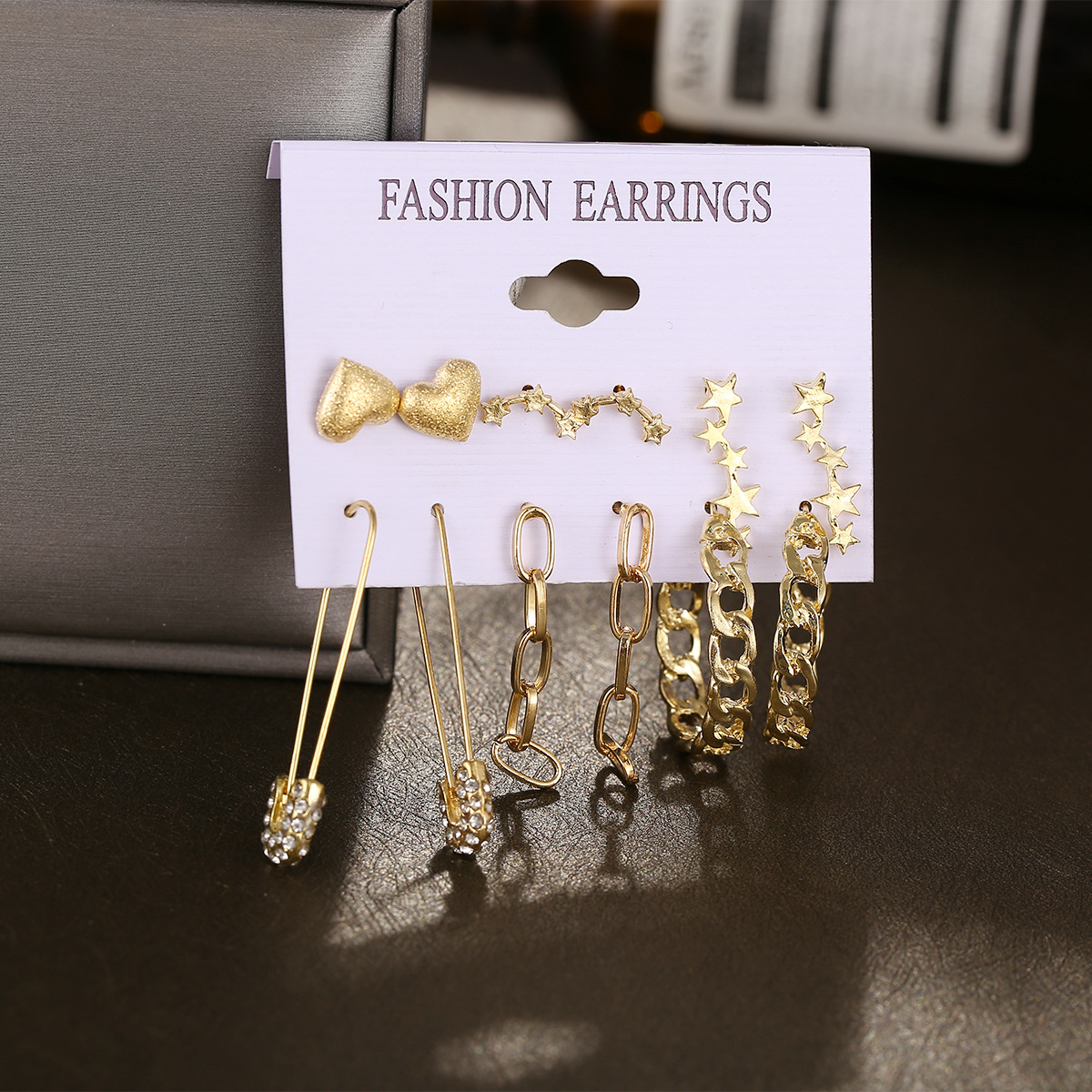 A 6-piece cross-border best-selling creative and personalized metal chain earrings set for women in a minimalist style on Instagram Application Scenario