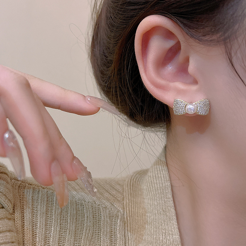 Xiaoxiangfeng Bow Pearl Earrings S925, silver needle, exquisite zircon, elegant stud earrings, wholesale of trendy and personalized earrings details Picture