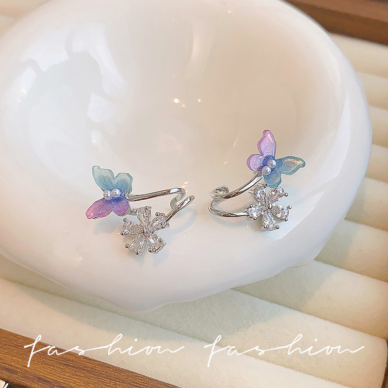 Exquisite butterfly flower stud earrings with a unique design sense for women, 2025 new style, high-end and distinctive style earrings for women Application Scenario