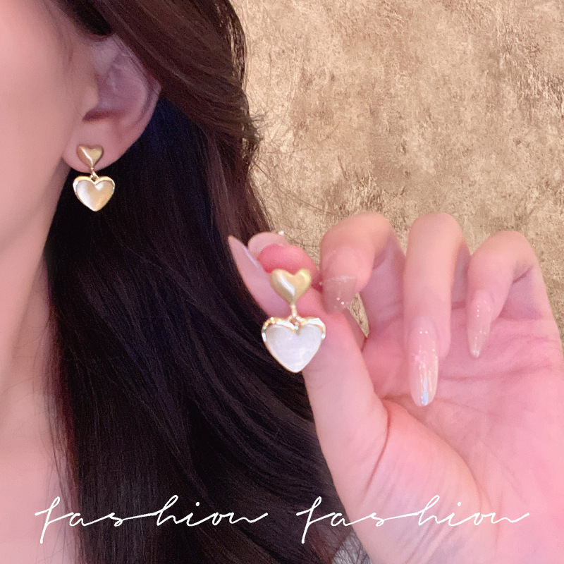 Brushed square earrings for women 2025 New bestsellers, high-end heart-shaped earrings, light luxury and niche stud earrings wholesale Application Scenario