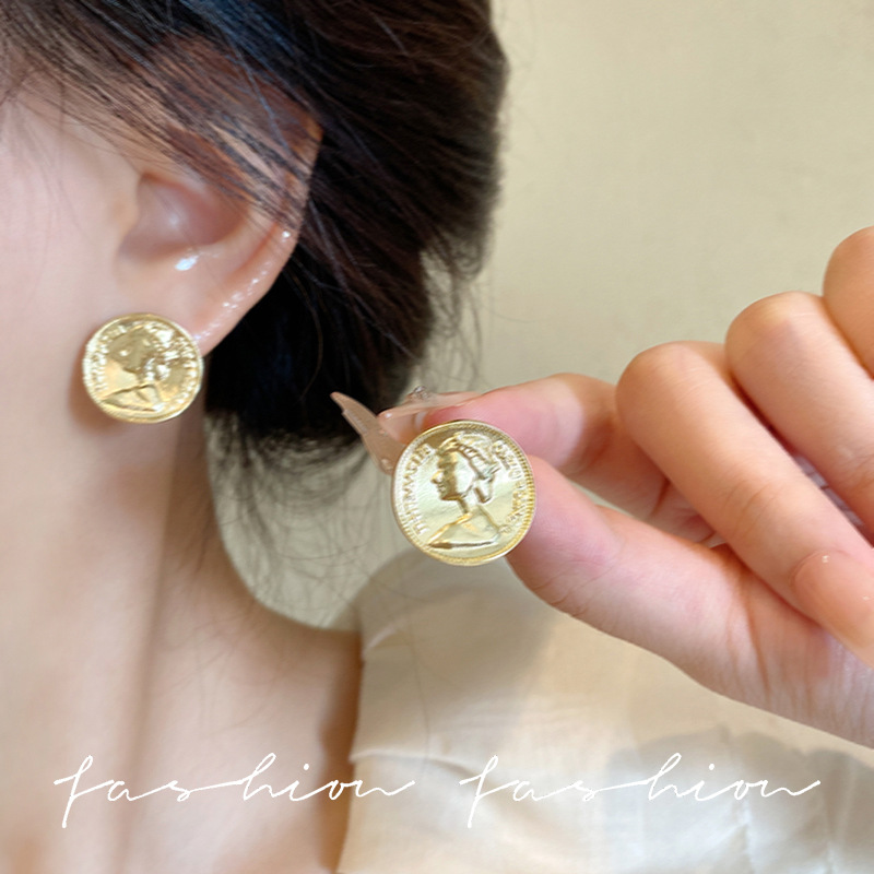 High-end French metal portrait earrings, 925 silver needle, light luxury, niche design, cold style, new stud style details Picture