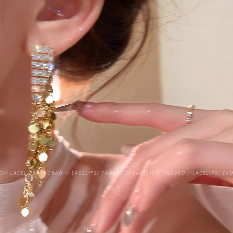 Long tassel, golden sequined, zircon stud earrings, women's European and American style, exquisite, light luxury and high-end earrings, exaggerated earrings Application Scenario