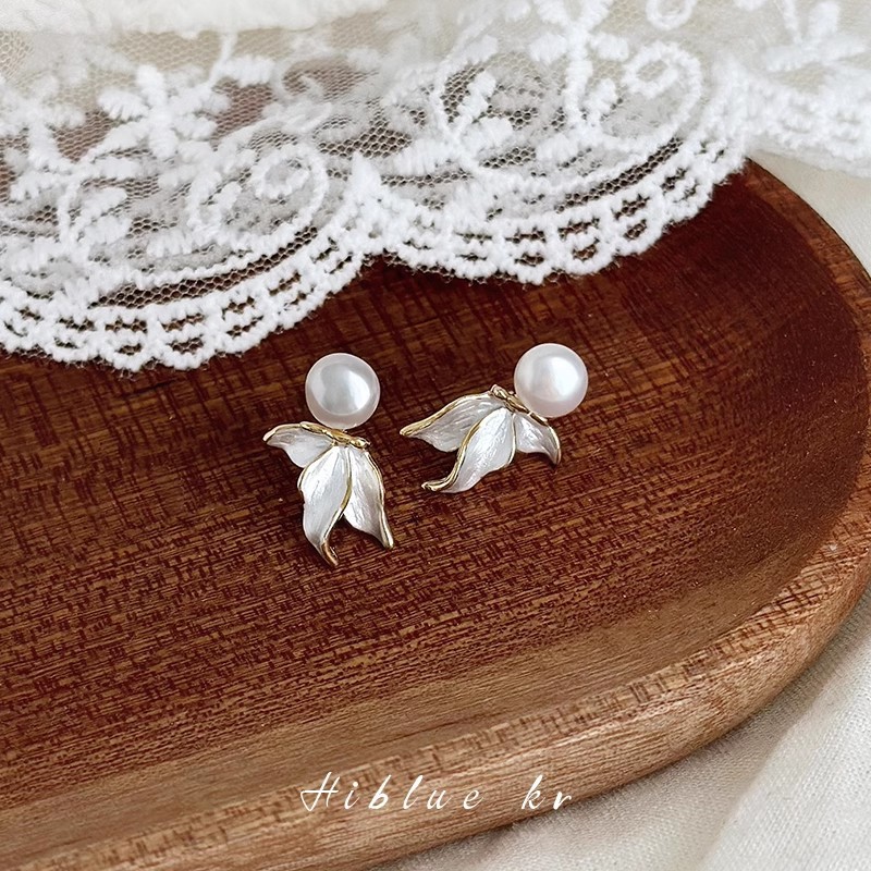 Butterfly Pearl imitation fish tail tassel earrings 2025 New bestseller, high-end, light luxury, niche and unique style stud earrings details Picture
