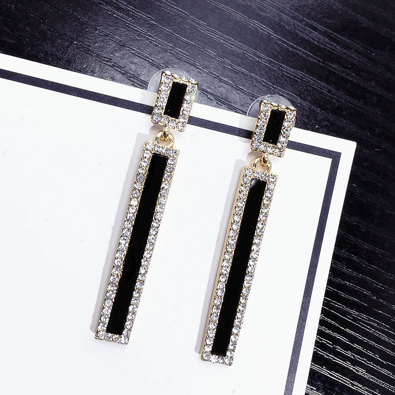 S925 Silver needle versatile Earrings for women, geometric square pendants, exaggerated earrings, long tassels, elegant stud earrings Application Scenario