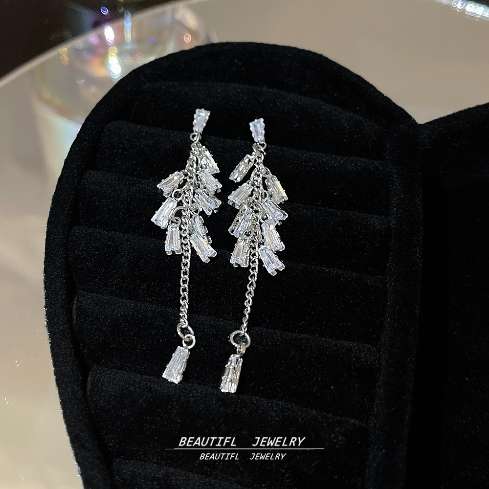 Light luxury super flash zircon tassel earrings, a Korean bestseller for women. Simple geometric stud earrings, a niche high-end and exquisite earpiece details Picture