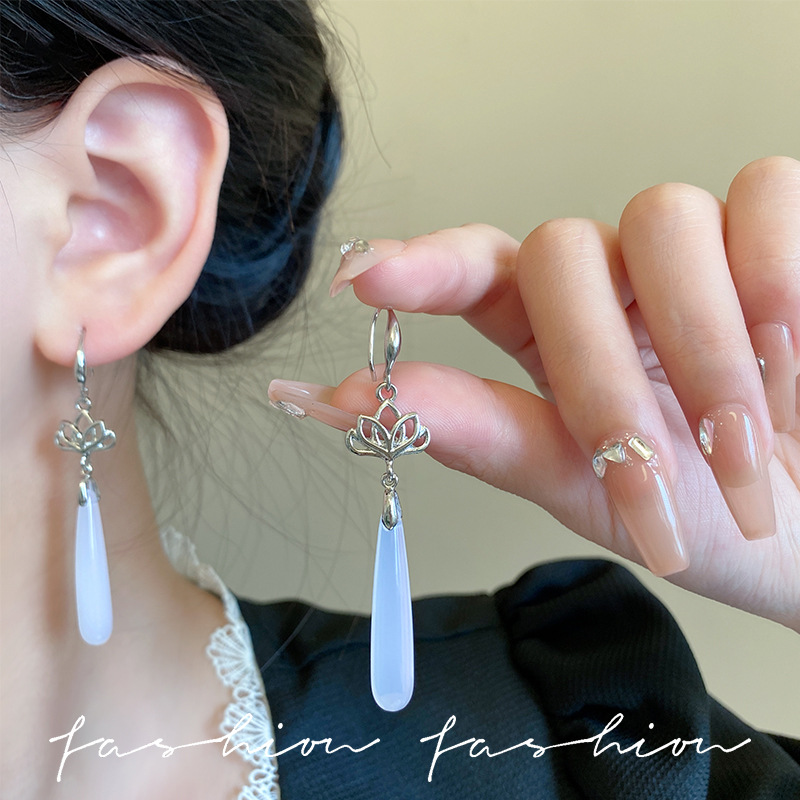 2024 New ancient and new Chinese style lotus water drop earrings, feminine charm cheongsong-style earrings, Chinese and ethnic style earrings details Picture