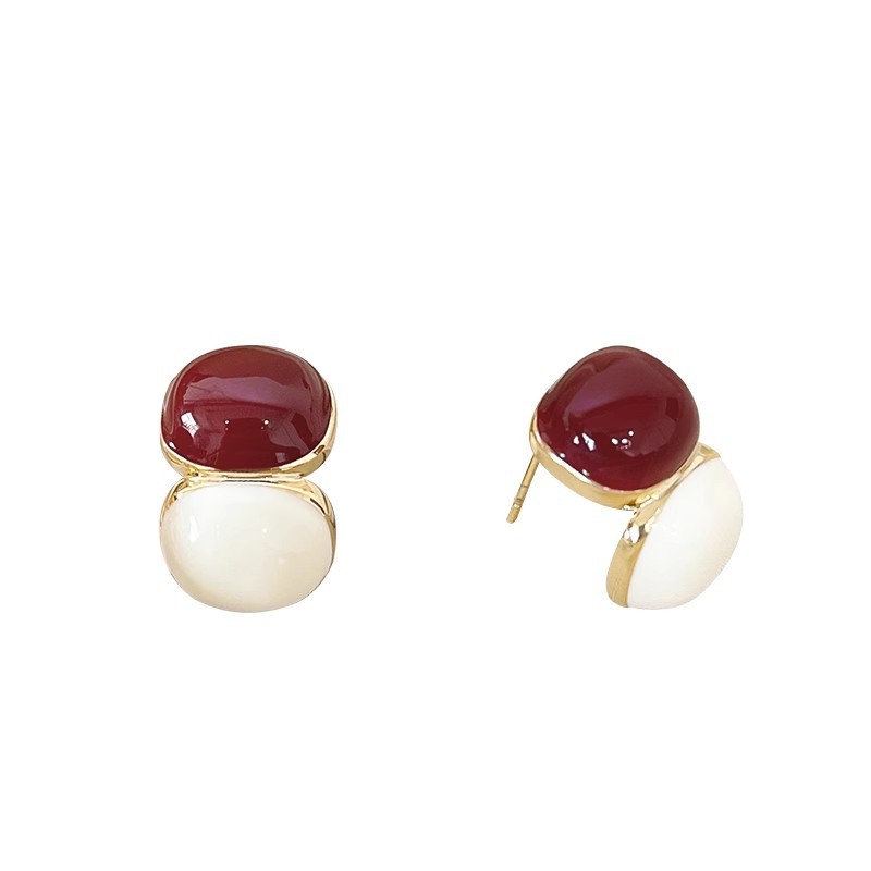 Retro Encore red patchwork round stud earrings, simple and fashionable style earrings, autumn and winter niche design sense earrings Item Picture