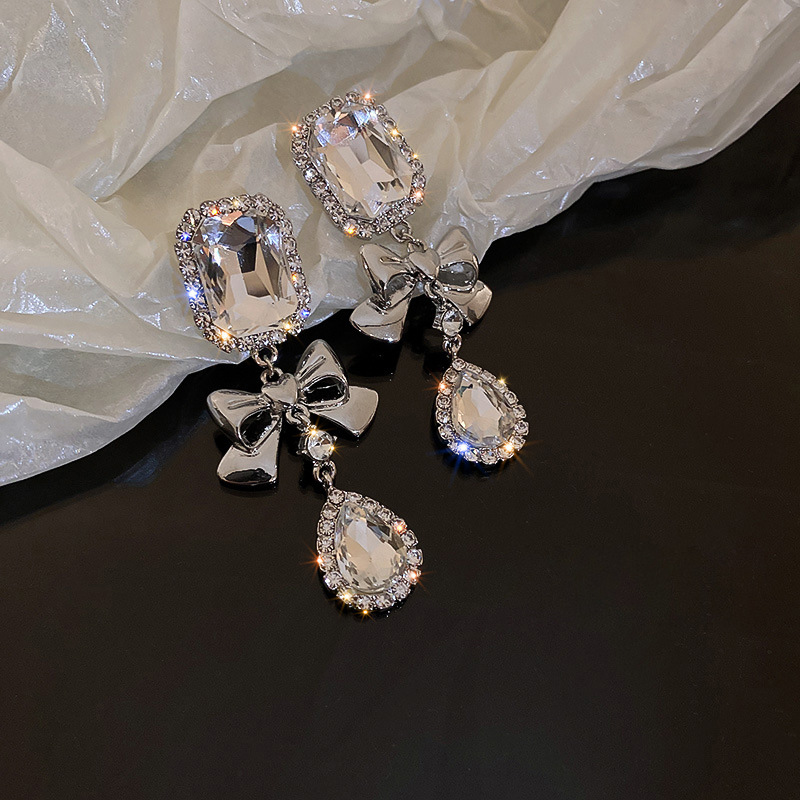 Super fairy-like retro bow tassel earrings for women, long, light luxury style, diamond-encrusted exaggerated earrings S925 silver needle earrings full figure