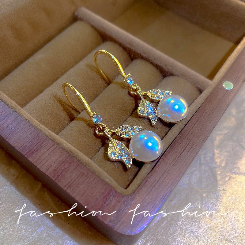Korean unique design full diamond leaf pearl earrings for women 2025 new trendy and light luxury style earrings and earrings full figure