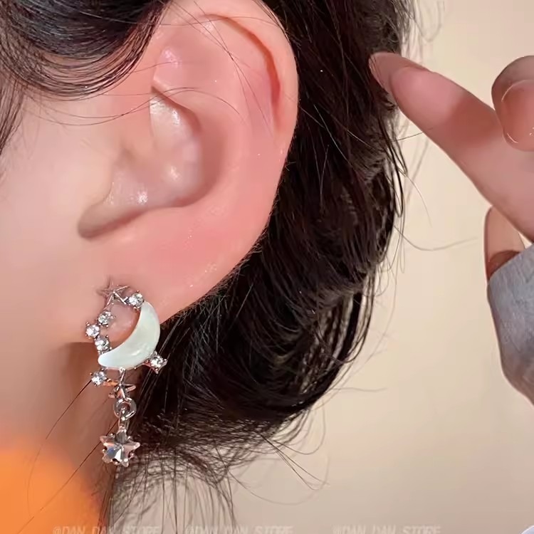 Silver needle, niche, sweet and cool, asymmetrical earrings, high-end design sense, star and moon stud earrings, sweet earrings for women wholesale Specification drawing
