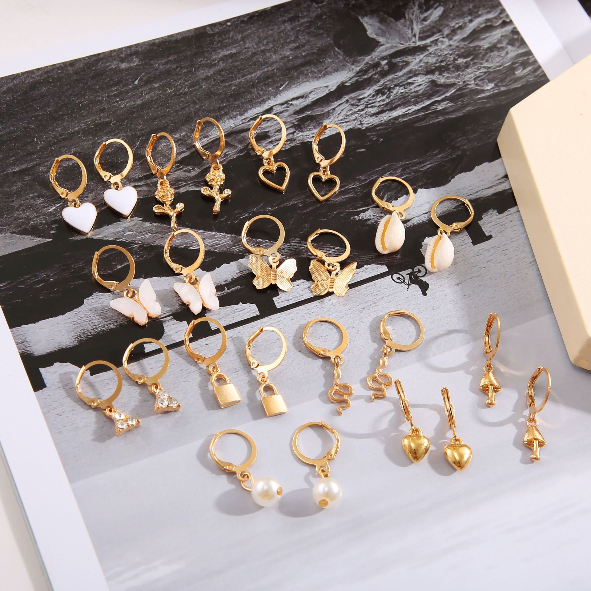 A new cross-border heart-shaped imitation pearl lock snake butterfly mushroom lock ear buckle creative and personalized earring set of 12 pieces Application Scenario