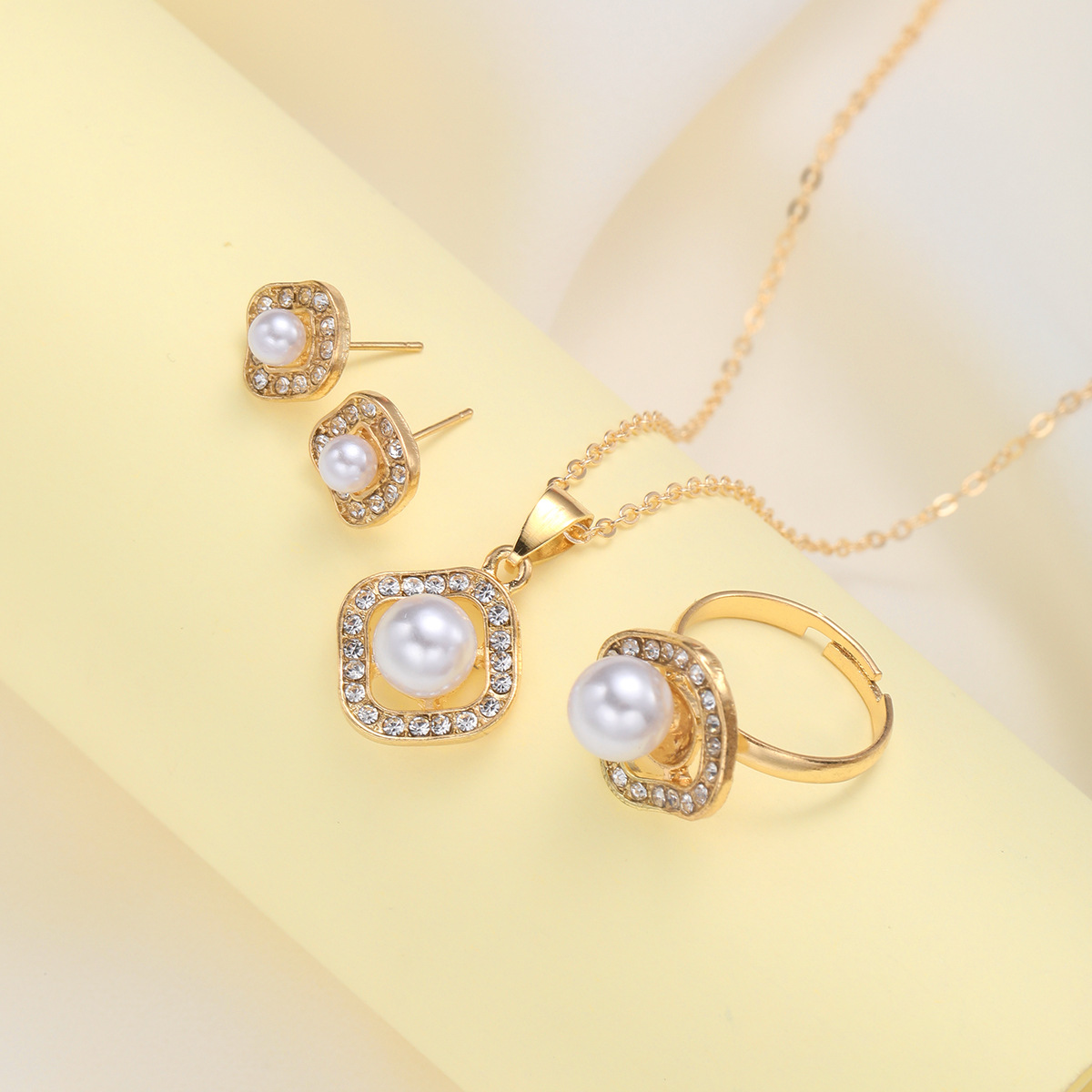 A new cross-border fashion, creative and high-end design set of square imitation pearl earrings, rings and necklaces with rhinestones Application Scenario
