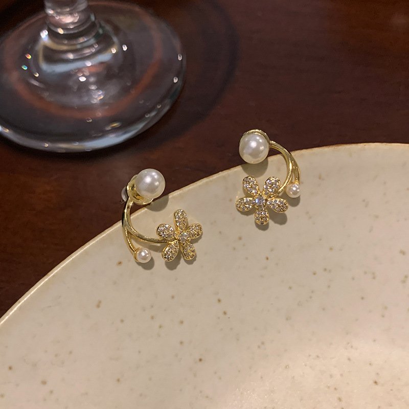 S925 Silver needle exquisite pearl Flower Full diamond Stud earrings, a new type of women's niche design earrings details Picture