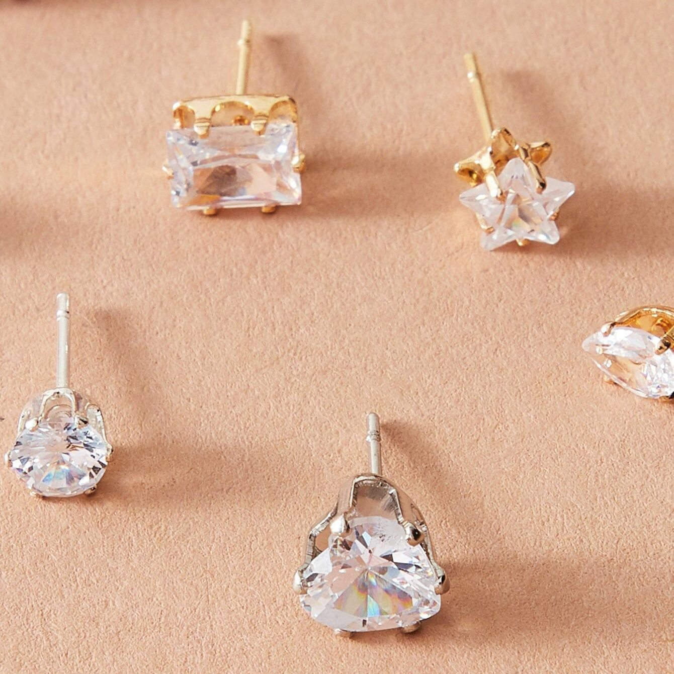 Six pairs of fashionable and elegant zircon earrings featuring five-pointed stars, hearts and geometric shapes, which are popular in European and American foreign trade Specification drawing