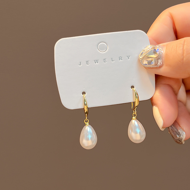 Japanese and Korean light luxury pearl earrings, niche high-end feel, teardrop-shaped earrings for socialites, minimalist style earrings on Instagram for Internet celebrities full figure