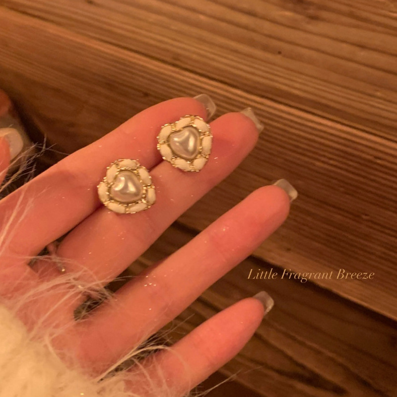 French Champs-style heart-shaped stud earrings for women, new 2025 bestseller unique earrings, high-end pearl earrings for women wholesale Specification drawing