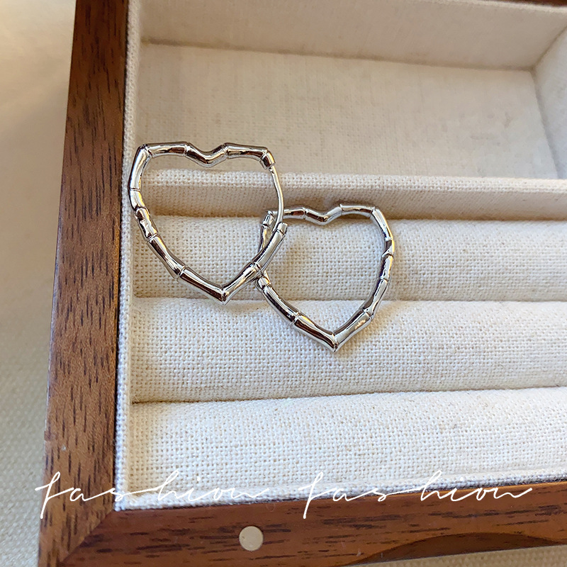 Bamboo-joint heart-shaped earrings with a niche design sense, high-end cool style, stud earrings, simple and unique temperament, silver needle earrings wholesale full figure