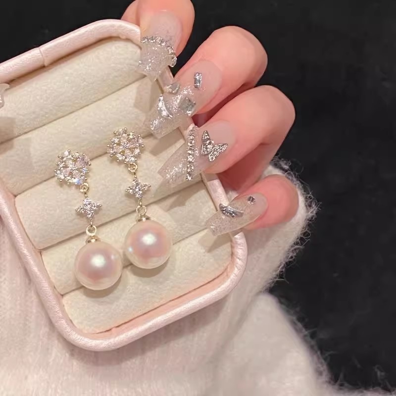 Snowflake pearl tassel earrings for women, 2024 new style, light luxury and high-end, round face earrings, niche and elegant stud earrings full figure
