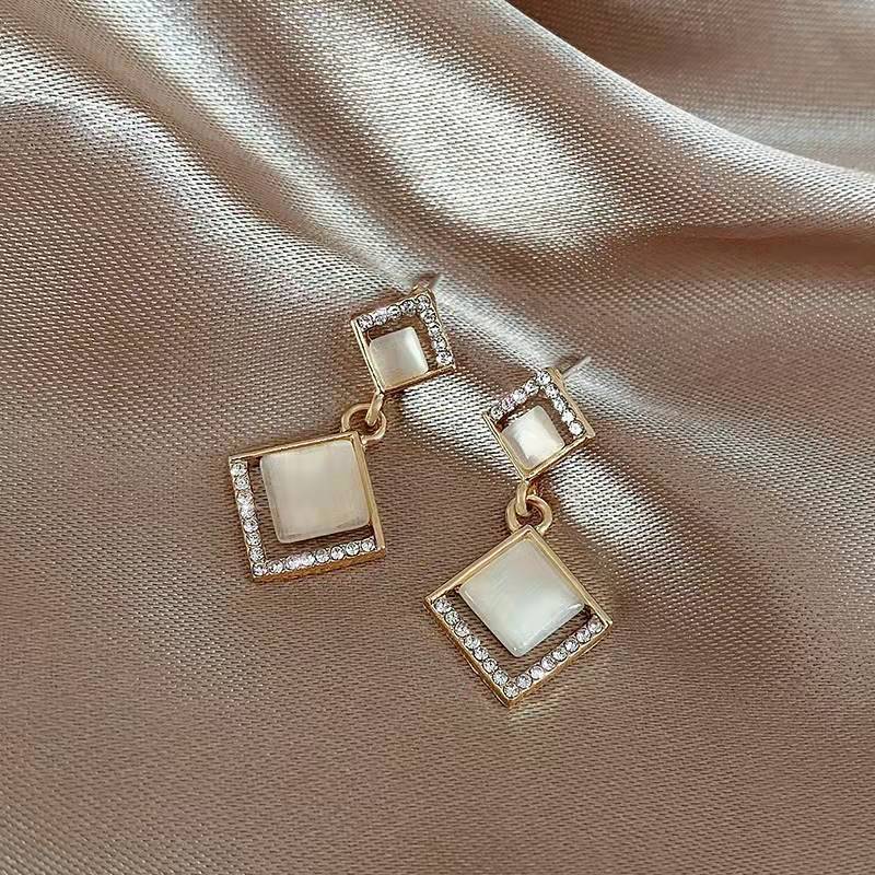 S925 Silver needle square cat's eye earrings for women, simple and versatile stud earrings, unique Korean internet-famous style earrings, fashionable ears full figure