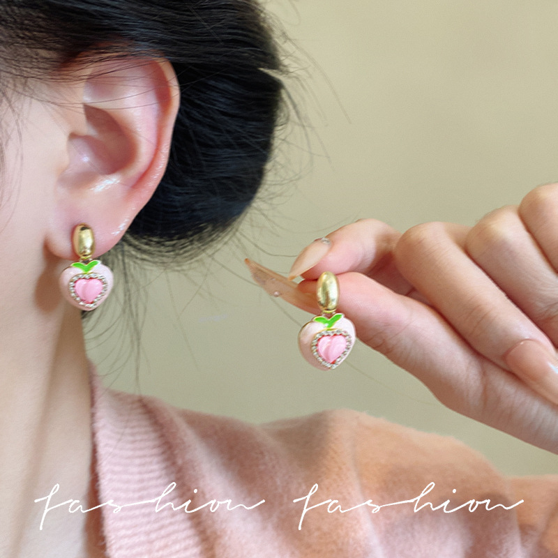 Super ethereal and gentle pink peach-shaped heart-shaped earrings, light luxury and high-end style earrings, unique and versatile earrings for women details Picture