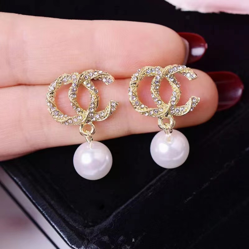 S925 Silver Needle Double c Earrings, a new trendy and stylish pearl stud earrings for women wholesale Specification drawing