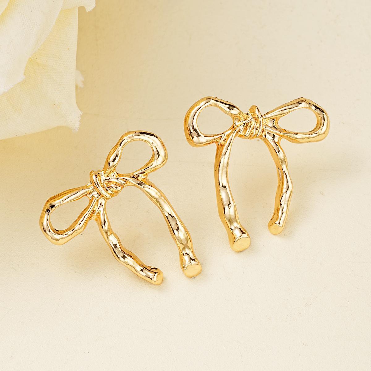 Cross-border foreign trade best-selling hollowed-out bow stud earrings, InS-style personalized earrings, simple and retro butterfly earrings for women Application Scenario