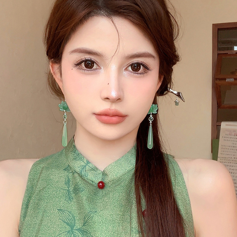 New Chinese-style water drop tassel ear hook female artistic, retro and fresh Chinese style cheongsam Hanfu accessories lotus flower earrings Application Scenario