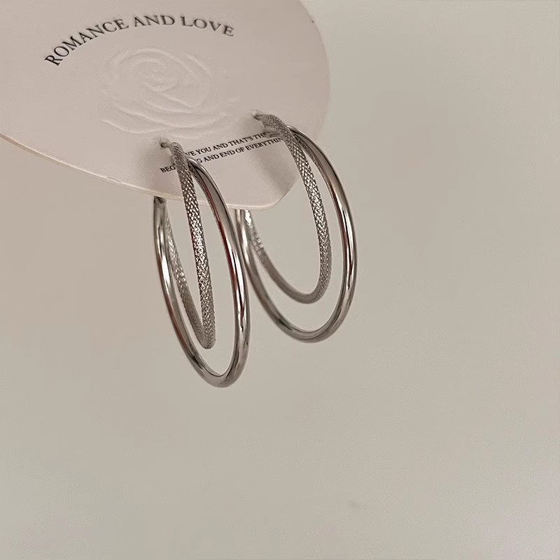 French-style exaggerated super sparkling plain double-ring earrings for women, fashionable and slimming face, unique and elegant, cold style earrings and earrings Application Scenario