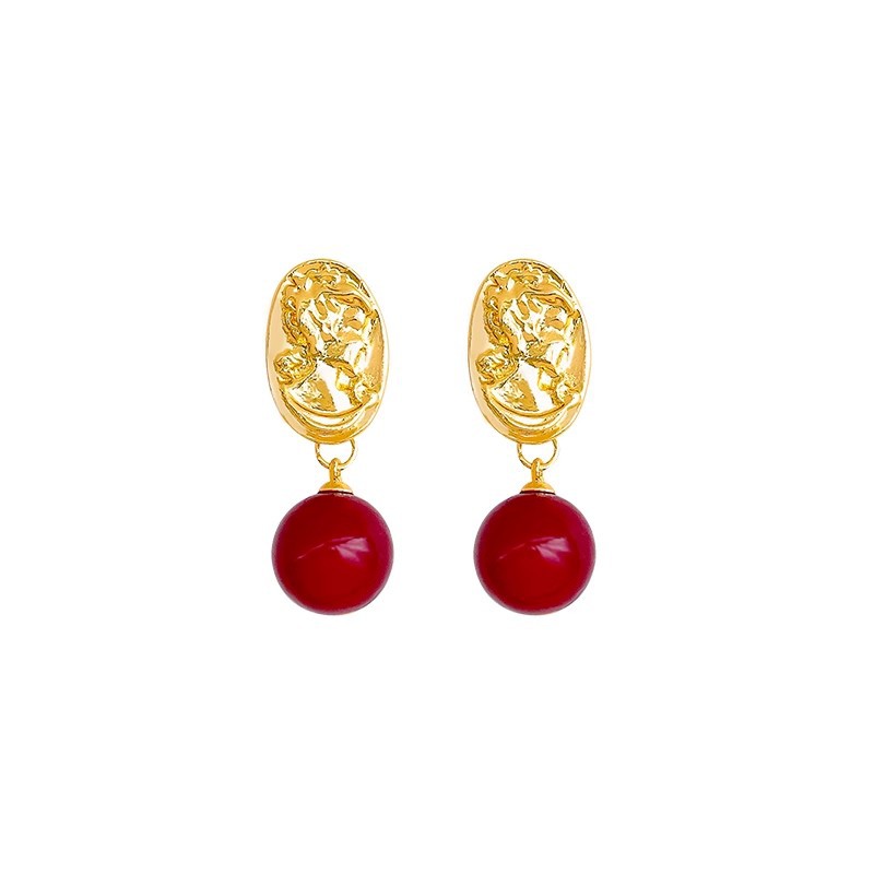 Retro portrait Encore red round stud earrings with a unique and niche design for women, simple and versatile earrings Item Picture