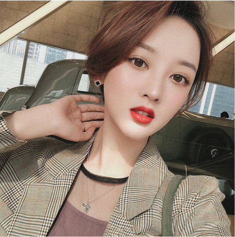 S925 Silver needle four-leaf clover stud earrings, simple and elegant, slightly inlaid zircon trendy earrings, classic, shiny and small earrings for women Specification drawing