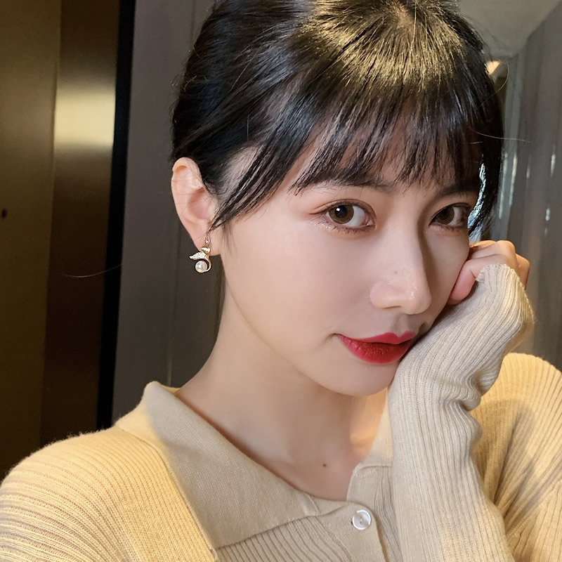 S925 silver ear Needle fishtail pearl stud earrings, simple and elegant, feminine and trendy trendy earrings, asymmetrical design pearl Specification drawing