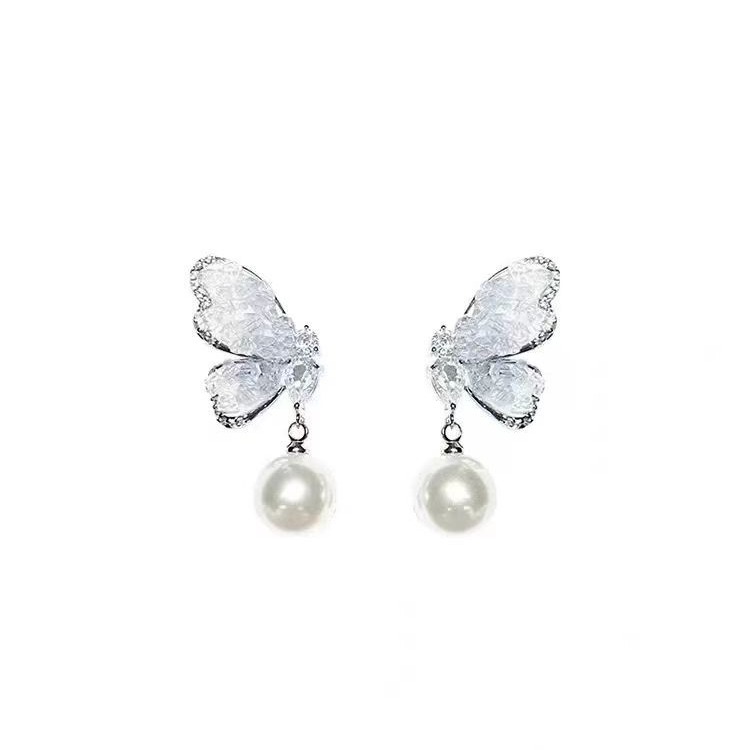 Gradient crystal butterfly pearl stud earrings for women 2024 new niche design light luxury earrings, Korean-style high-end earrings Item Picture