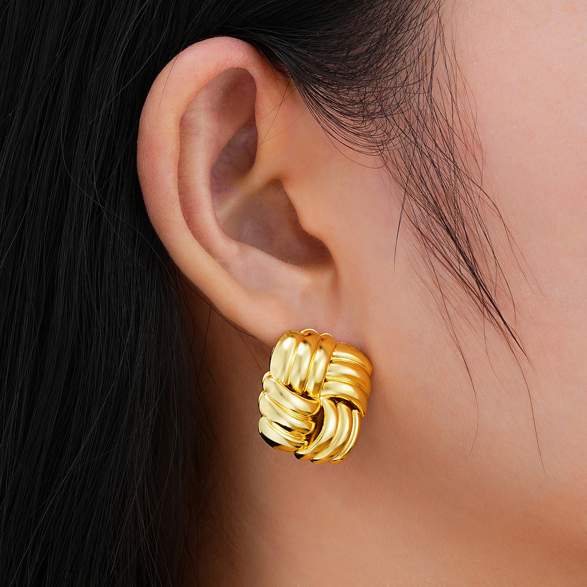 Cross-border European and American fashion golden square texture earrings, niche, individual, creative, high-end design sense, exquisite earrings details Picture