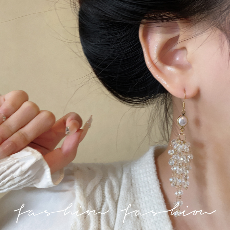 Korean Daedongmun tassel crystal pearl earrings, long and unique tassel earrings, niche design, light luxury earrings Specification drawing