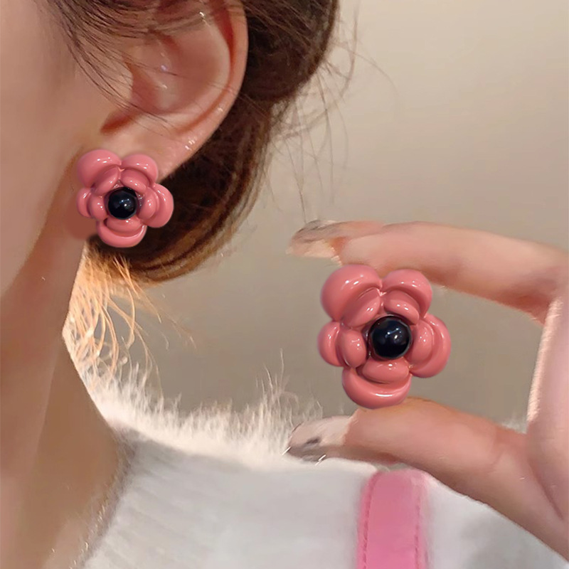 Obsidian plum pink retro French camellia flower earrings for women, a light luxury and high-end feel, a small and ethereal sweet stud full figure