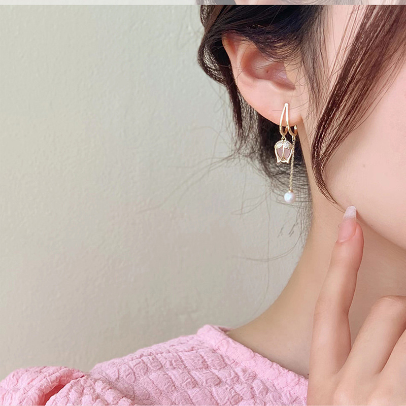 Long tassel pink tulip earrings, a niche design for women, pearl earrings, super ethereal and versatile, elegant earrings details Picture