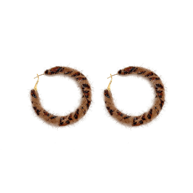 High-end autumn and winter new plush leopard print earrings and earrings, retro face-enhancing small ear rings, Hong Kong-style exaggerated earrings Item Picture
