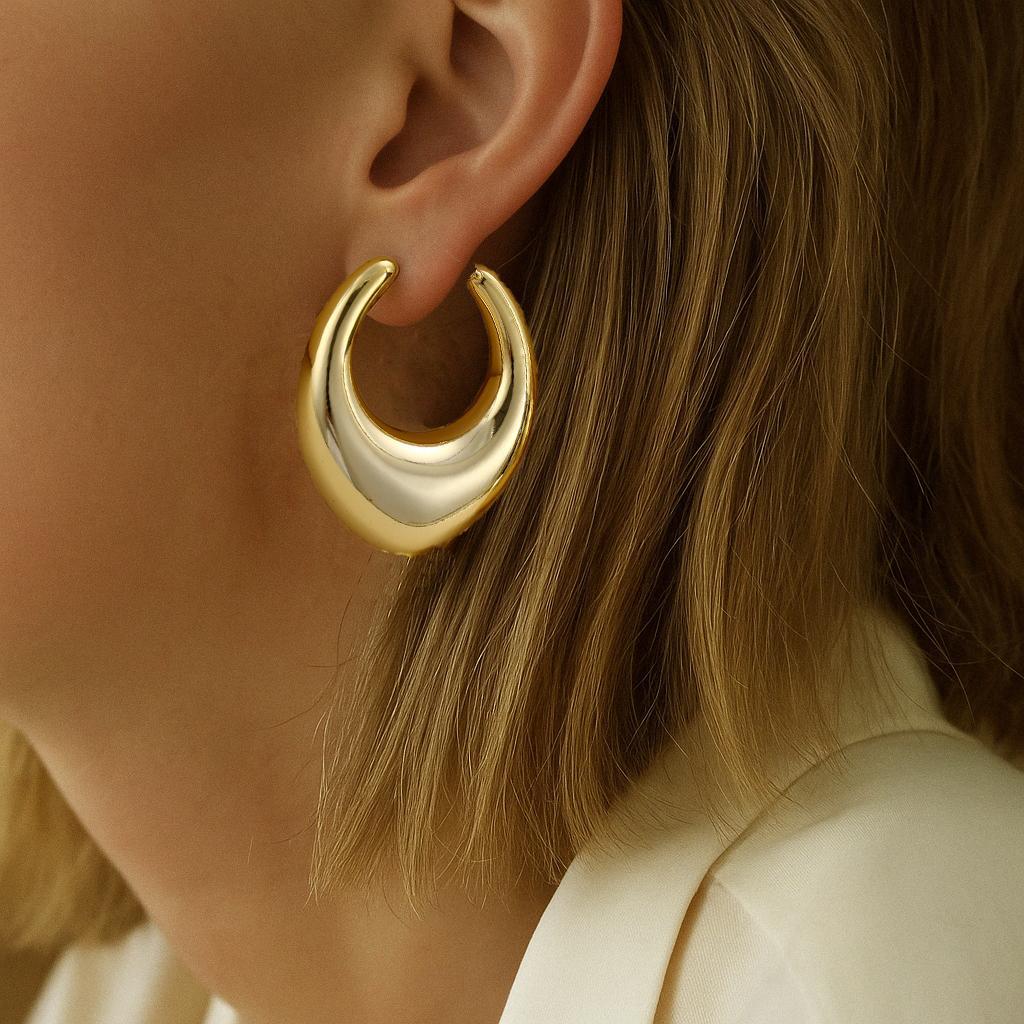 New cold style metal crescent half-ring earrings from Europe and America, creative and high-end C-shaped stud earring full figure
