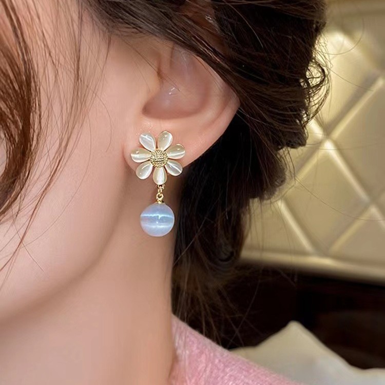 Wholesale of Dongdaemun silver needle flower earrings, women's retro style cat's eye stone earrings, ins style and simple earrings in South Korea details Picture