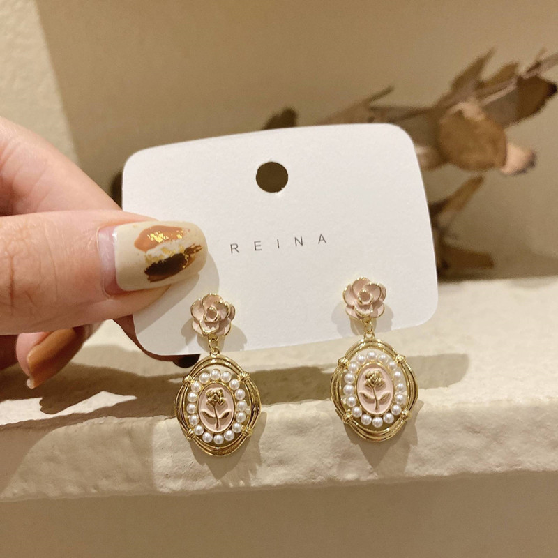 S925 Silver needle retro gentle rose pearl earrings with a sweet and elegant touch, oval geometric personality pearl stud earrings details Picture