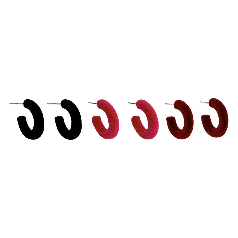 The new autumn and winter flocked stud earrings with a unique geometric circle C-shaped design for women are fashionable, simple and distinctive earrings Item Picture