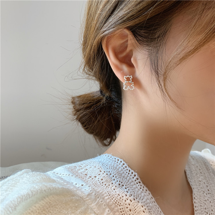 S925 Silver Needle, sweet and cute little bear pearl stud earrings, trendy, creative and fashionable, internet-famous earrings style, simple and small Specification drawing