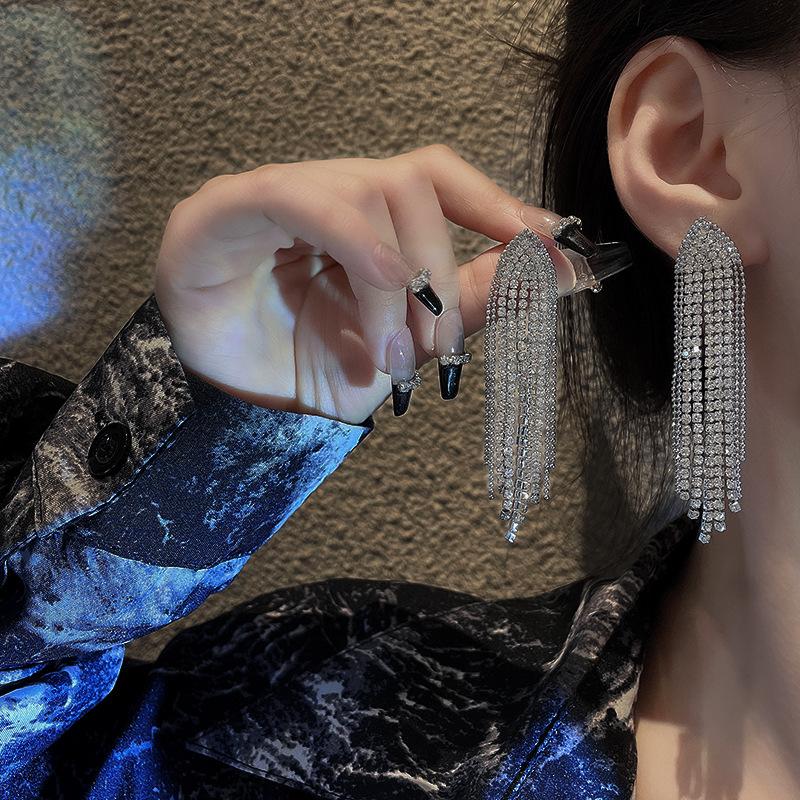 S925 Silver needle European and American fashion exaggerated Full diamond long tassel earrings, Korean style light luxury versatile earrings wholesale Application Scenario
