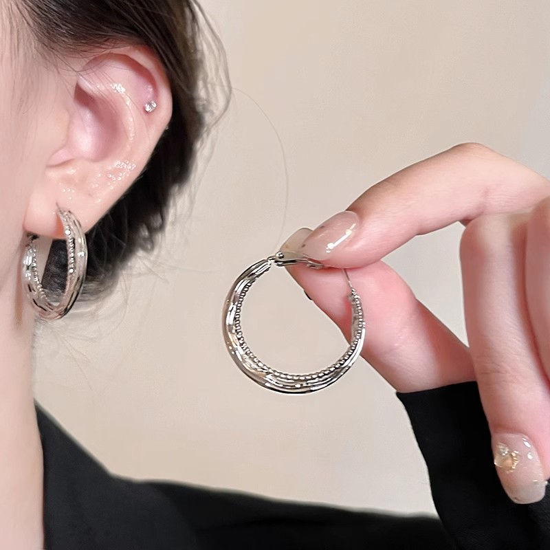 Korean classic large plain ring earrings, women's light luxury, fashionable and high-end feel, niche design, unique style, earrings details Picture