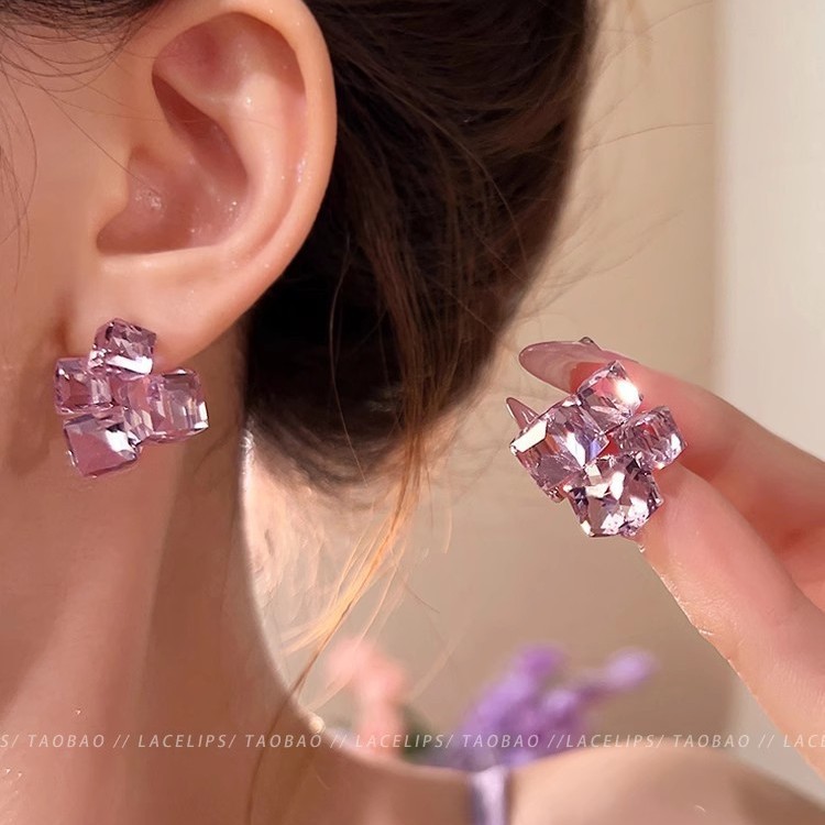 Lychee Ice ~ Pink square crystal stud earrings for Spring and Summer, a new bestseller for women in 2025, with a light luxury and high-end look details Picture